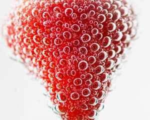 Preview wallpaper strawberry, berry, water, bubbles, macro