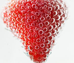 Preview wallpaper strawberry, berry, water, bubbles, macro