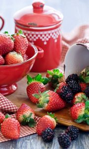 Preview wallpaper strawberry, blackberry, berry, set, tableware