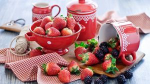 Preview wallpaper strawberry, blackberry, berry, set, tableware