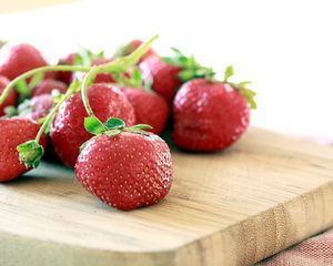 Preview wallpaper strawberry, branch, berries, table