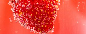 Preview wallpaper strawberry, bubbles, macro, berry, red