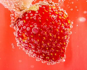 Preview wallpaper strawberry, bubbles, macro, berry, red