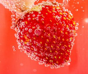 Preview wallpaper strawberry, bubbles, macro, berry, red