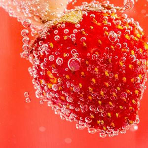 Preview wallpaper strawberry, bubbles, macro, berry, red