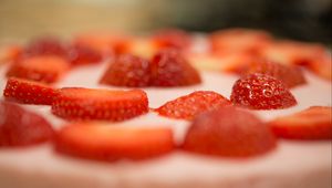 Preview wallpaper strawberry, cake, strawberry cake, dessert