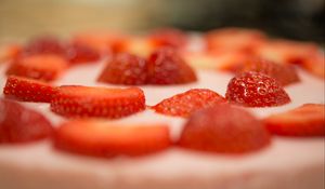 Preview wallpaper strawberry, cake, strawberry cake, dessert