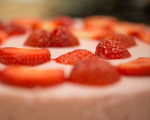 Preview wallpaper strawberry, cake, strawberry cake, dessert