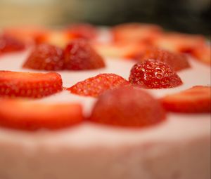 Preview wallpaper strawberry, cake, strawberry cake, dessert