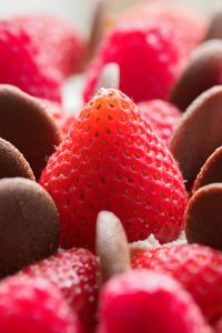 Preview wallpaper strawberry, chocolate, dessert, berries, red
