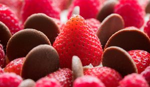 Preview wallpaper strawberry, chocolate, dessert, berries, red