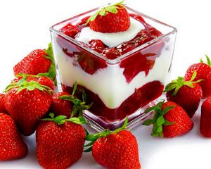 Preview wallpaper strawberry, cream, berry, dessert, layers