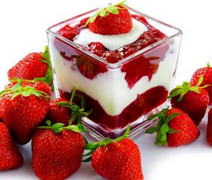 Preview wallpaper strawberry, cream, berry, dessert, layers