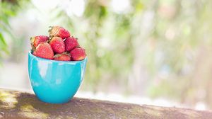 Preview wallpaper strawberry, cup, berry, berries, food