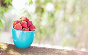 Preview wallpaper strawberry, cup, berry, berries, food