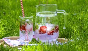 Preview wallpaper strawberry drink, fruit tea, carafe, glass, drink