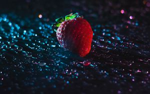 Preview wallpaper strawberry, drops, closeup