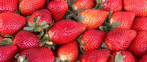 Preview wallpaper strawberry, fruit, berries, red
