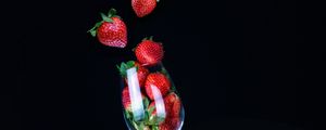 Preview wallpaper strawberry, glass, berries, fruit, red