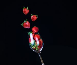 Preview wallpaper strawberry, glass, berries, fruit, red