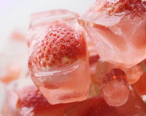 Preview wallpaper strawberry, ice, berry, cubes