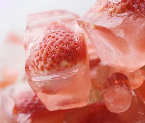 Preview wallpaper strawberry, ice, berry, cubes