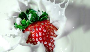 Preview wallpaper strawberry, milk, spray