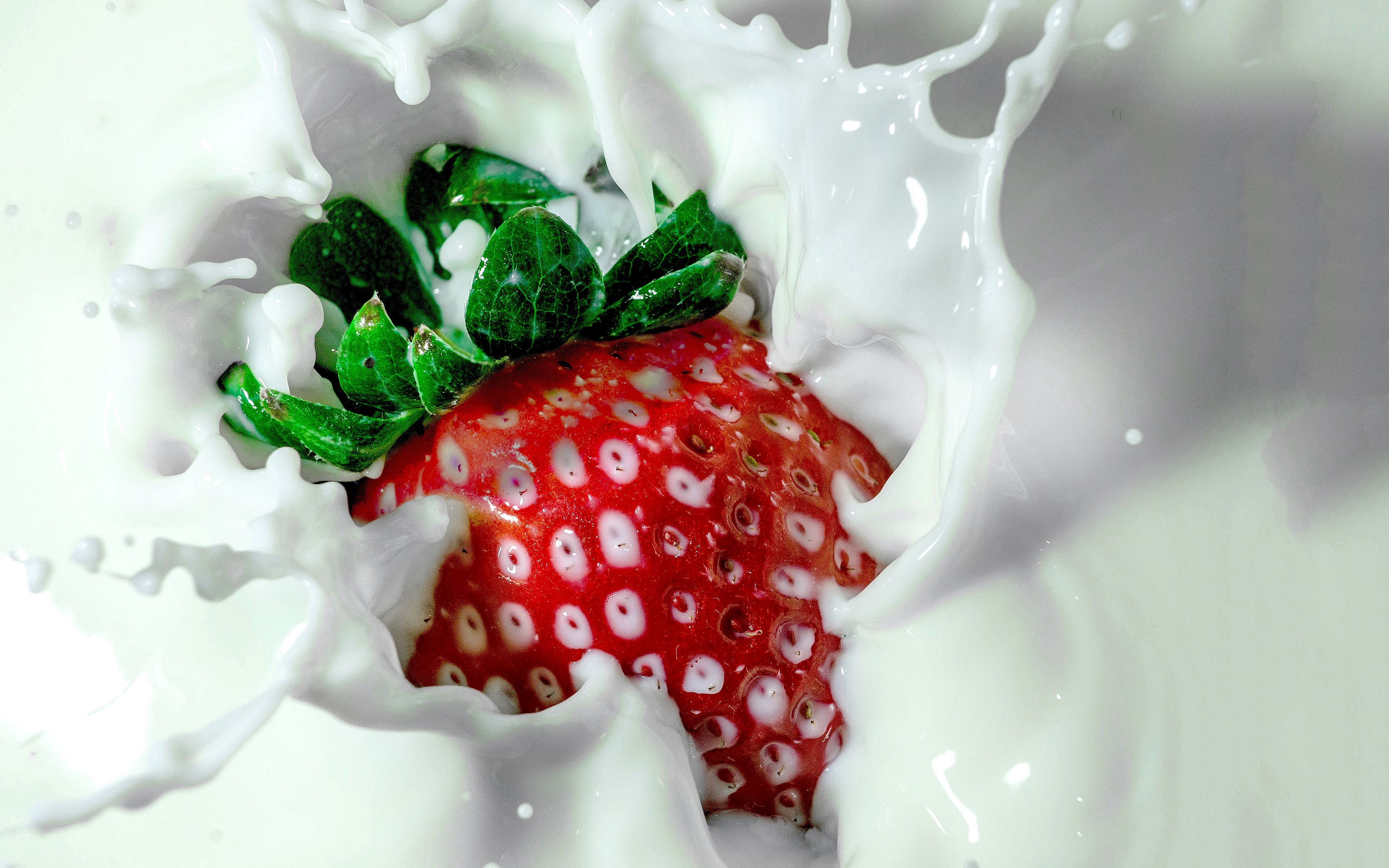 Download wallpaper 3840x2400 strawberry, milk, spray 4k ultra hd 16:10 ...