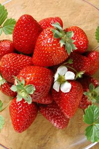 Preview wallpaper strawberry, plate, flowers, leaves, glass, berry