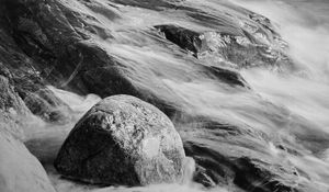 Preview wallpaper stream, stones, water, black and white