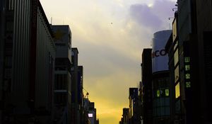 Preview wallpaper street, buildings, people, evening