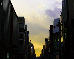 Preview wallpaper street, buildings, people, evening