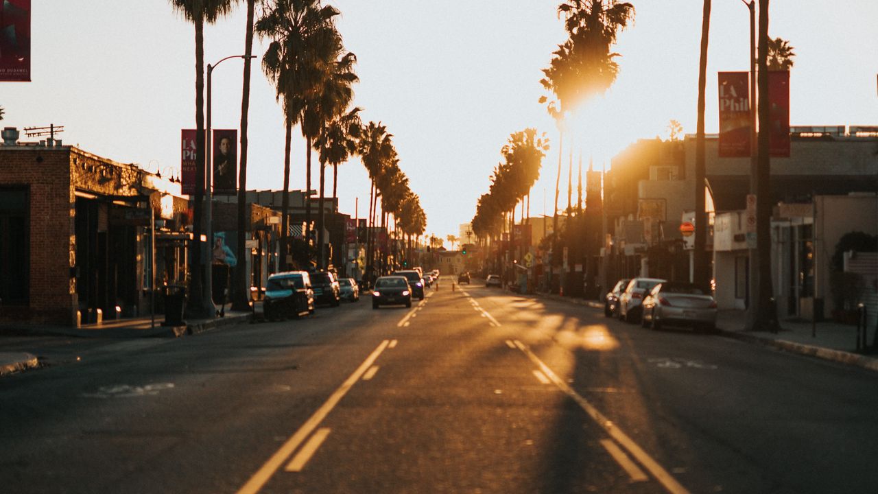 Download wallpaper 1280x720 street, city, sunset, palm trees, cars hd