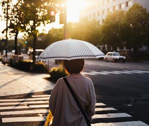 Preview wallpaper street, man, umbrella, sun, city