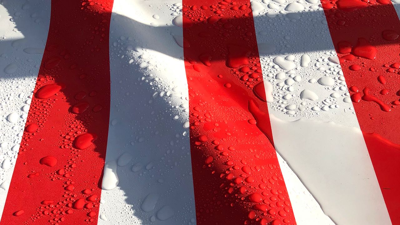Wallpaper stripes, drops, water, surface, red, white