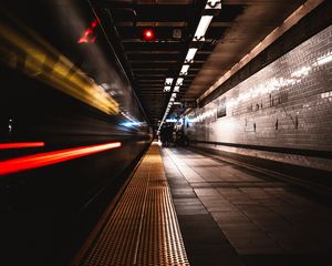 Preview wallpaper subway, station, underground, dark, light