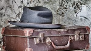 Preview wallpaper suitcase, hat, background