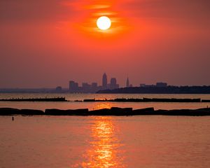 Preview wallpaper sun, buildings, silhouettes, water, sunset