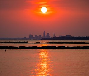 Preview wallpaper sun, buildings, silhouettes, water, sunset