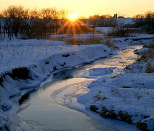 Preview wallpaper sun, decline, river, snow, winter