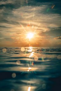 Preview wallpaper sun, glare, light, water, sea