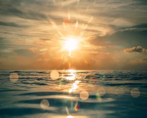 Preview wallpaper sun, glare, light, water, sea