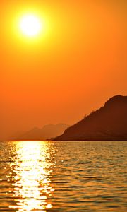 Preview wallpaper sun, glare, sunset, sea, mountains