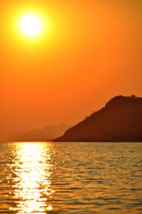 Preview wallpaper sun, glare, sunset, sea, mountains