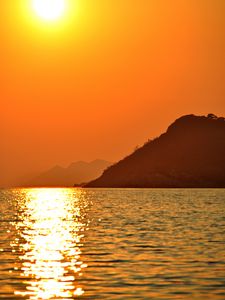 Preview wallpaper sun, glare, sunset, sea, mountains