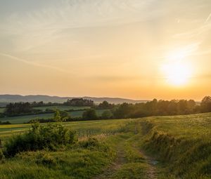 Preview wallpaper sun, grass, road, distance