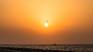 Preview wallpaper sun, helicopter, sea, horizon, dark
