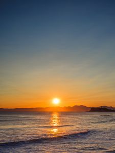 Preview wallpaper sun, horizon, glare, mountains