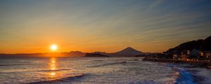 Preview wallpaper sun, horizon, glare, mountains