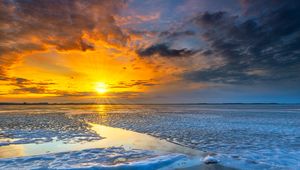 Preview wallpaper sun, horizon, ice, stone